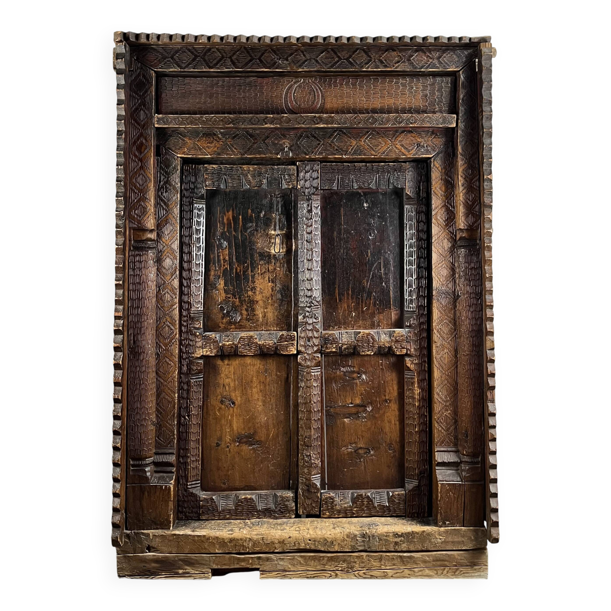Afghan door in carved wood from the late 19th century with Palace Temple framing.