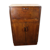 Armoire à cocktail en noyer avec des verres