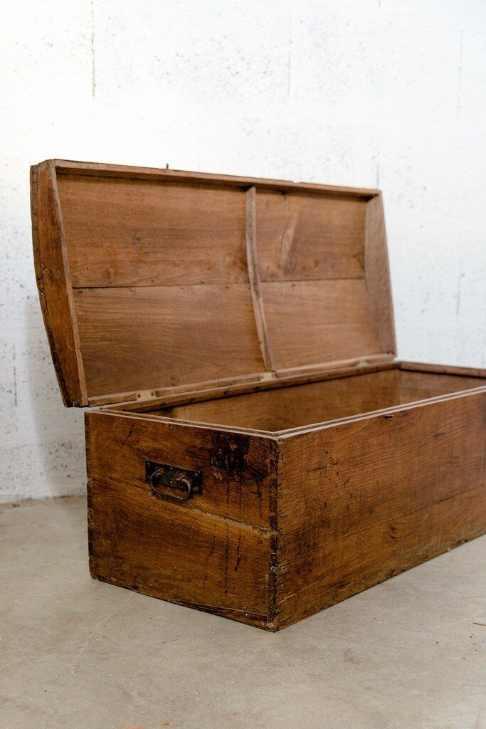 Trunk, dark wood trunk