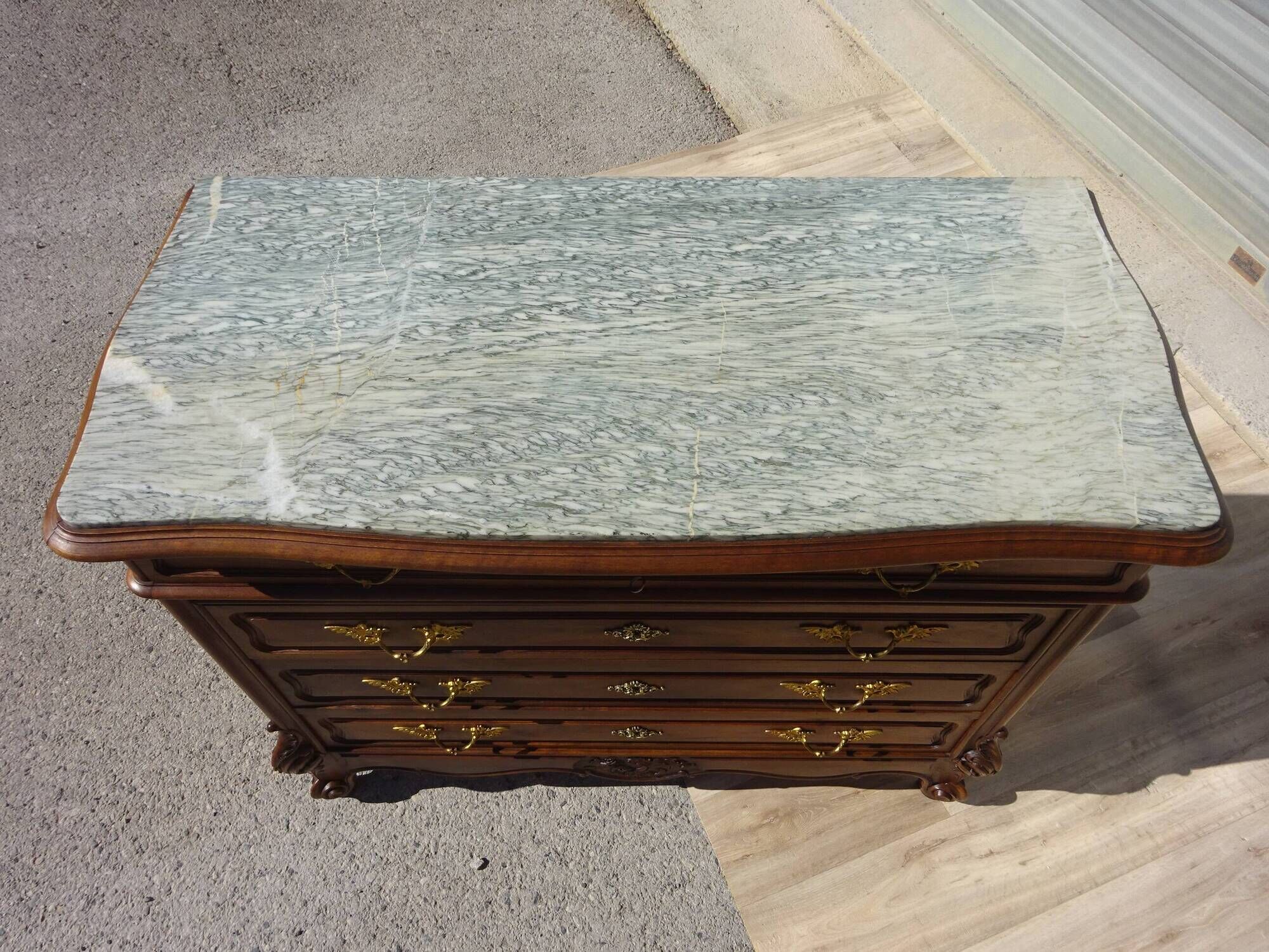 Commode en noyer Louis XV avec miroir