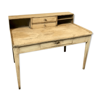 Bureau avec étagère