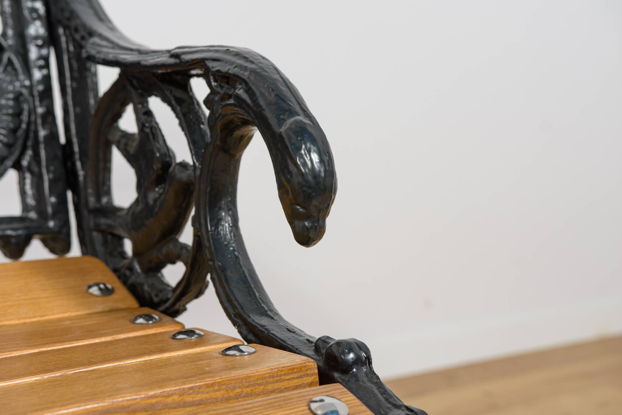 Victorian Cast Iron Garden Set – Bench and Two Armchairs, United Kingdom, Late 19th / Early 20th Century