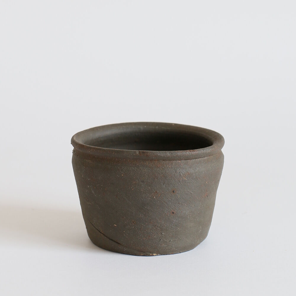 Earthen pot