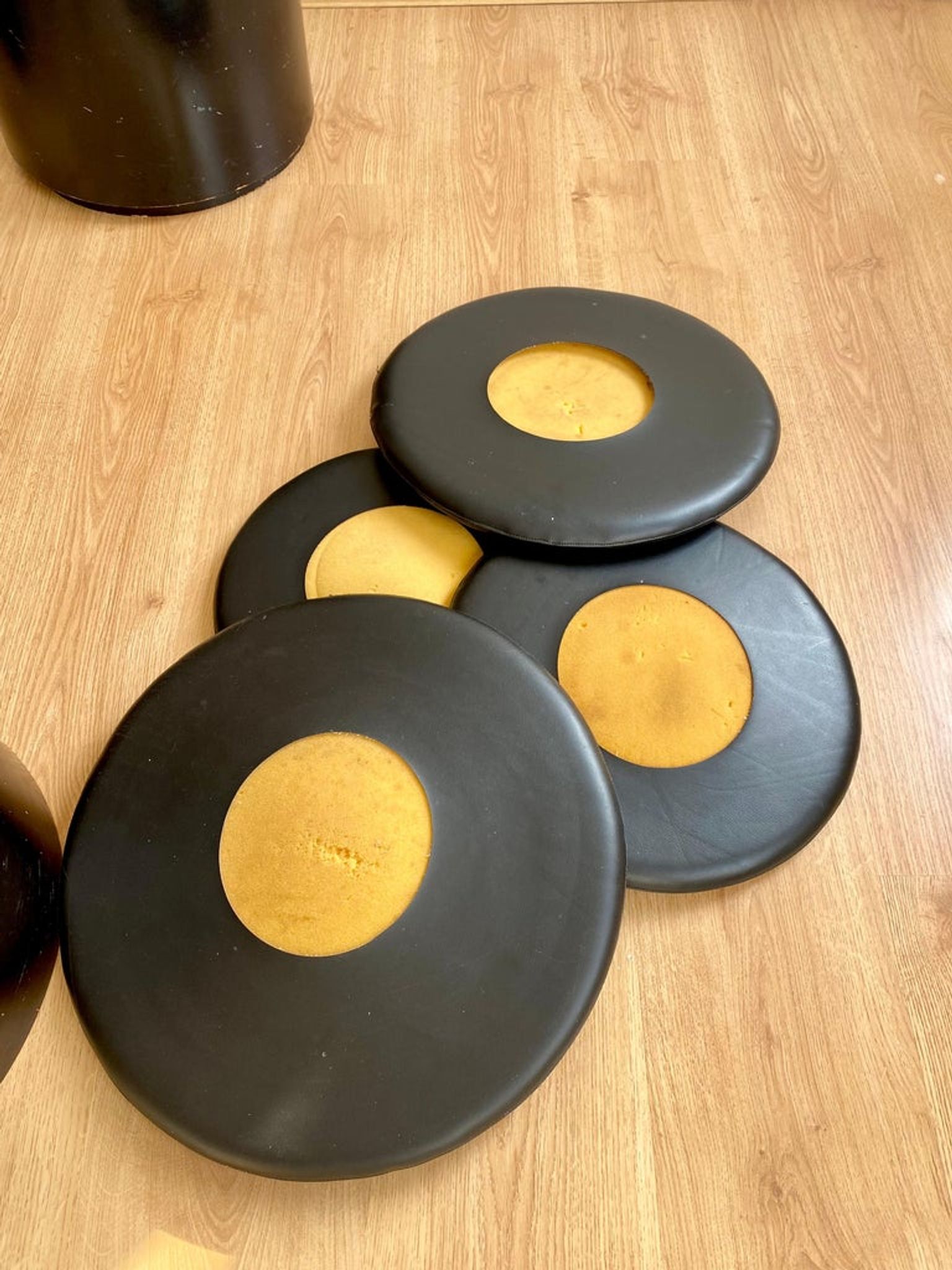 Lot de 5 tabourets et table d’appoint par Verner Panton, 1965