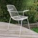 Chaise de jardin en métal blanc du milieu du siècle des années 1960