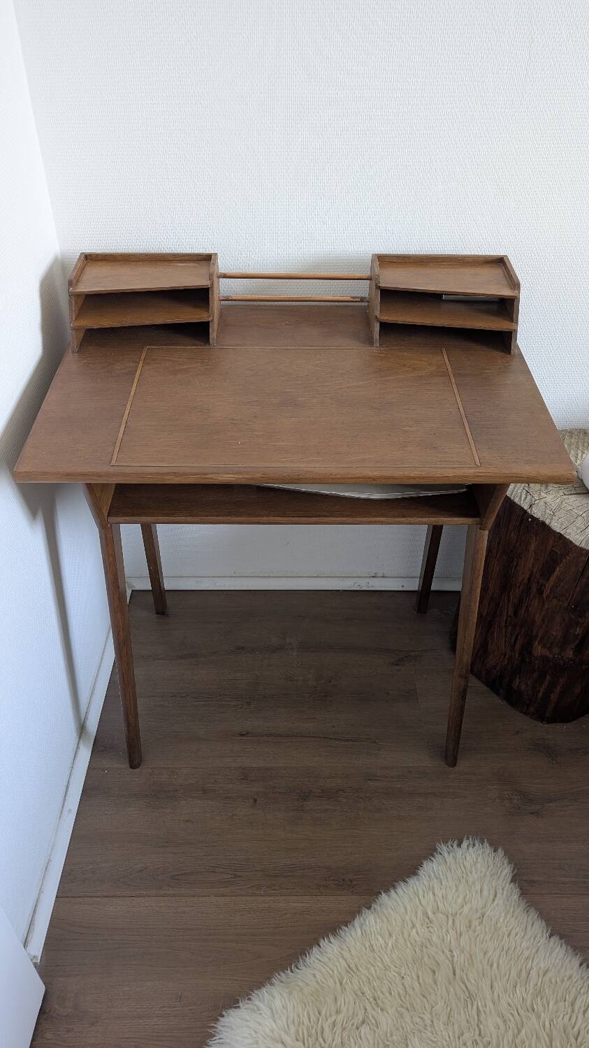 Bureau vintage en bois – charme et authenticité