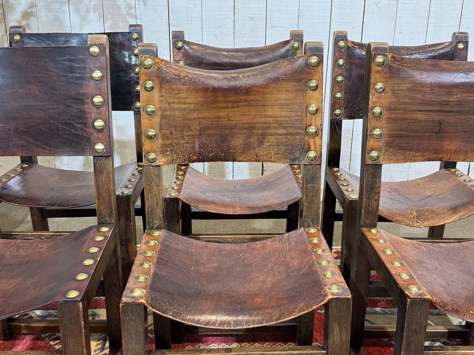 Set of 6 English chairs in oak and fine leather from the late 19th century.