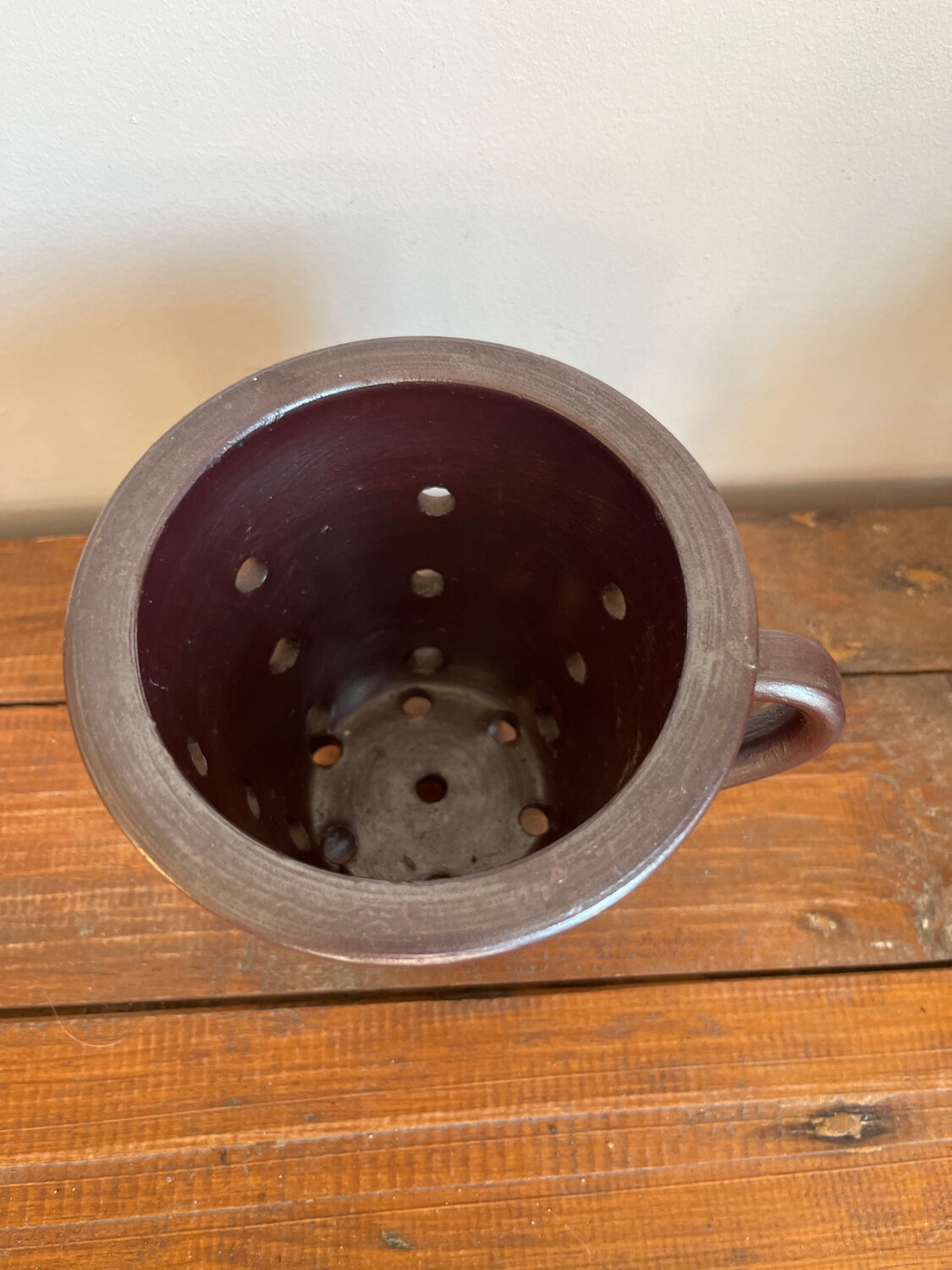 Stoneware cache pot