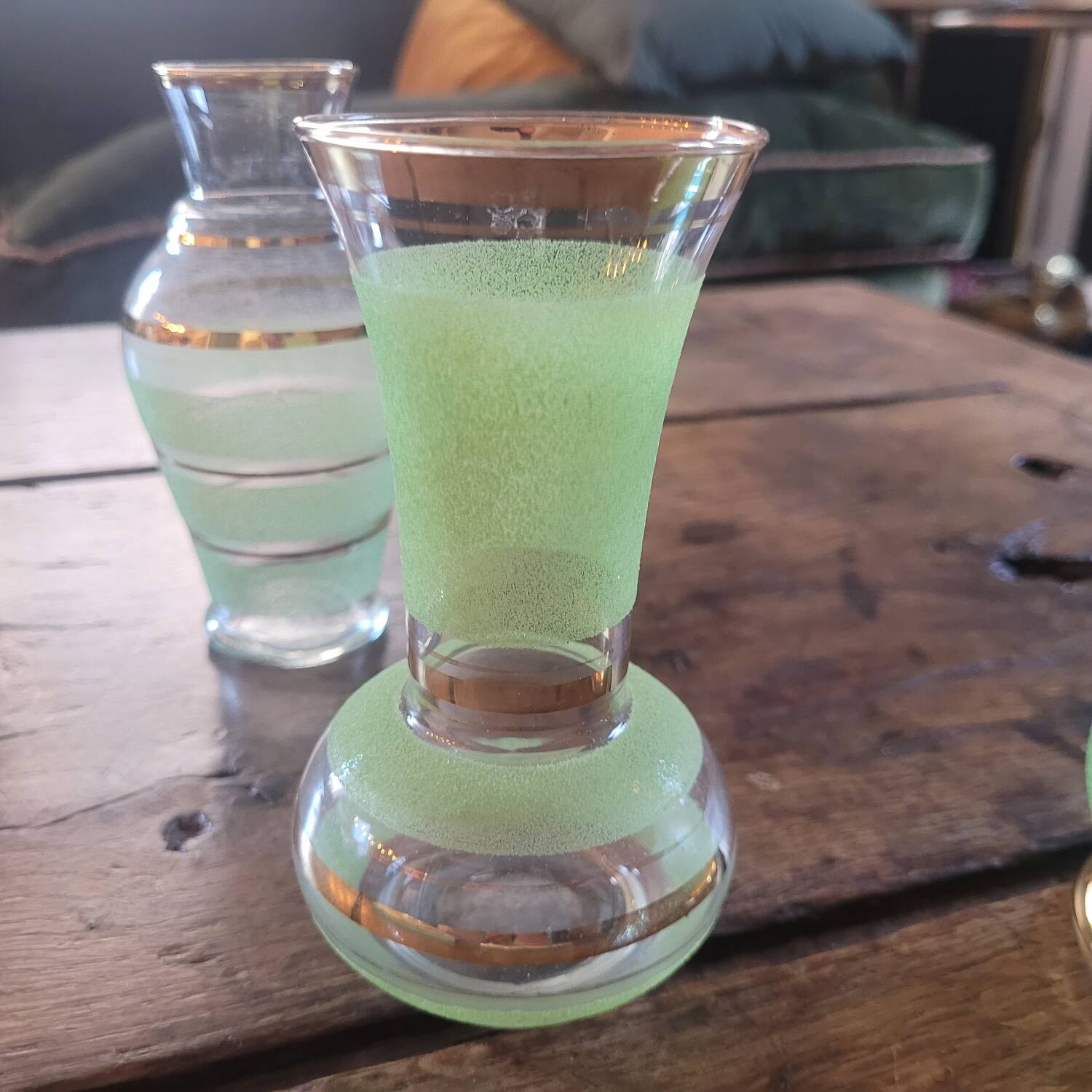 Trio de vases rétro – verre granité vert & doré (années 50/60)