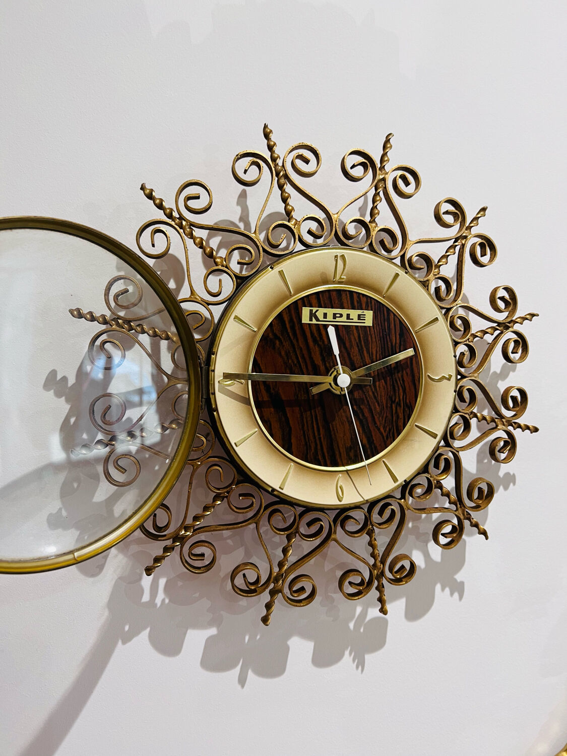 Vintage kiplé sun clock