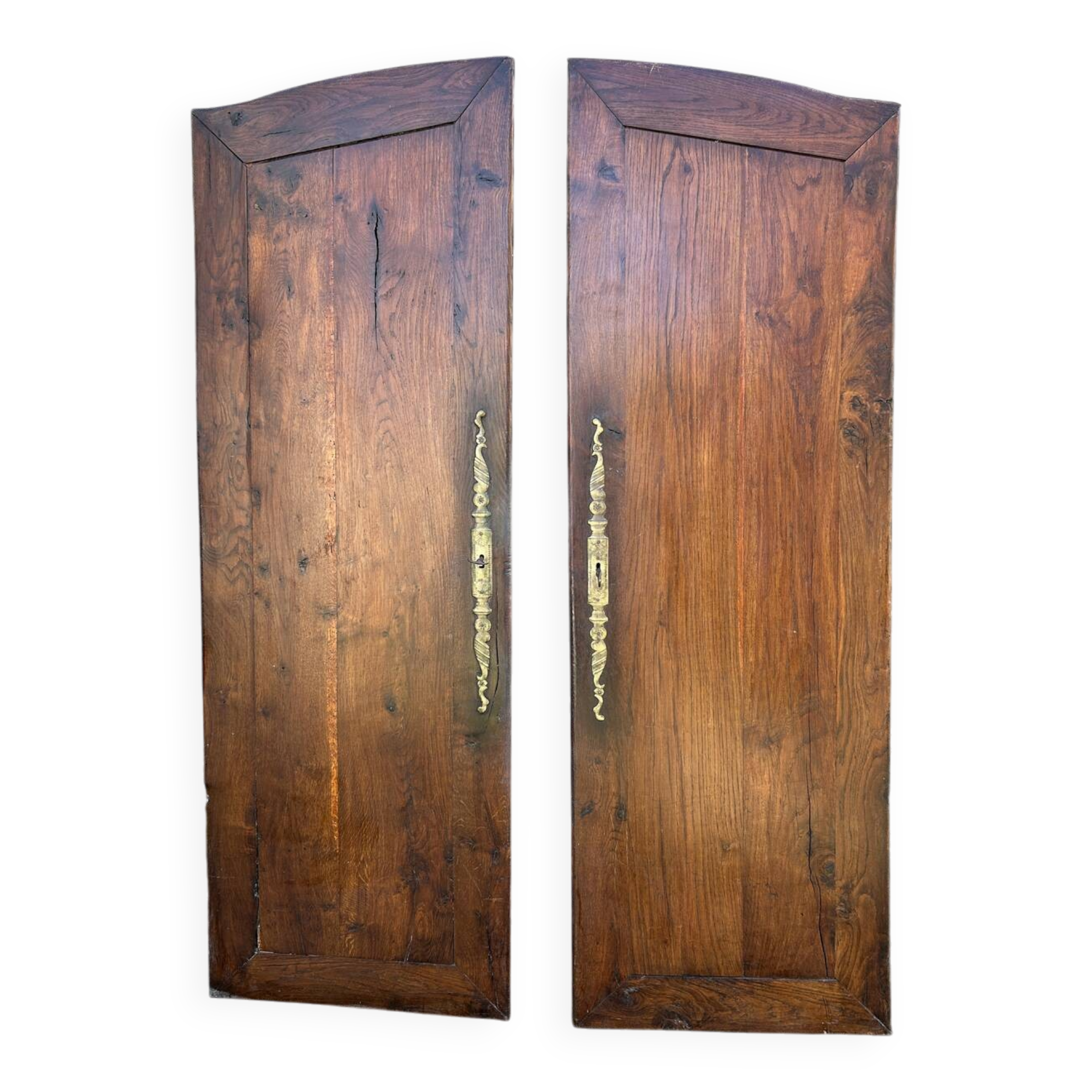 Paire de portes d’armoire Louis XV en chêne – XVIIIe siècle