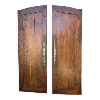 Paire de portes d’armoire Louis XV en chêne – XVIIIe siècle