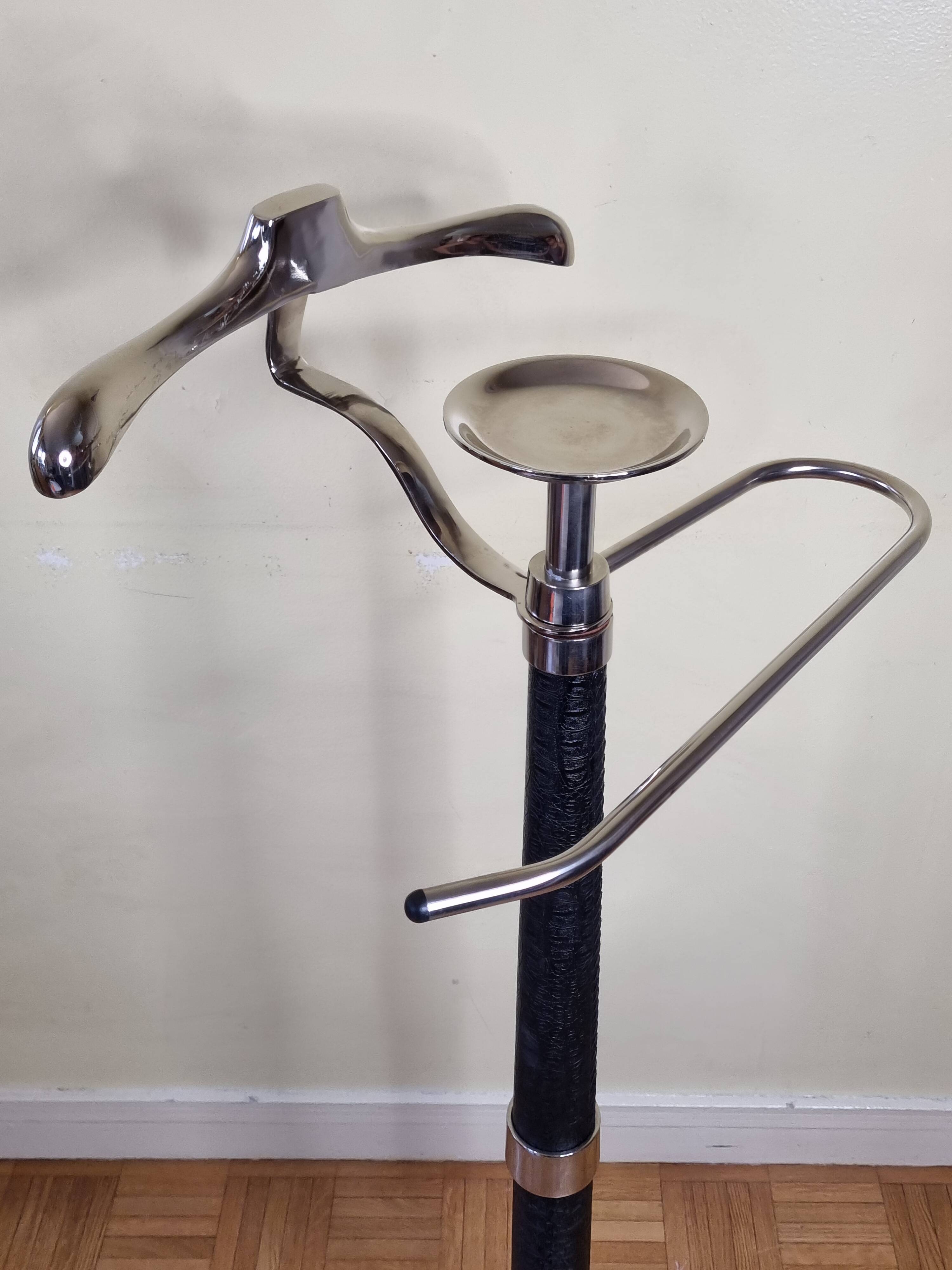Vintage metal and leather valet stand, 1980s, 125 cm