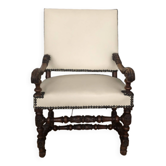 Louis XIII armchair in walnut