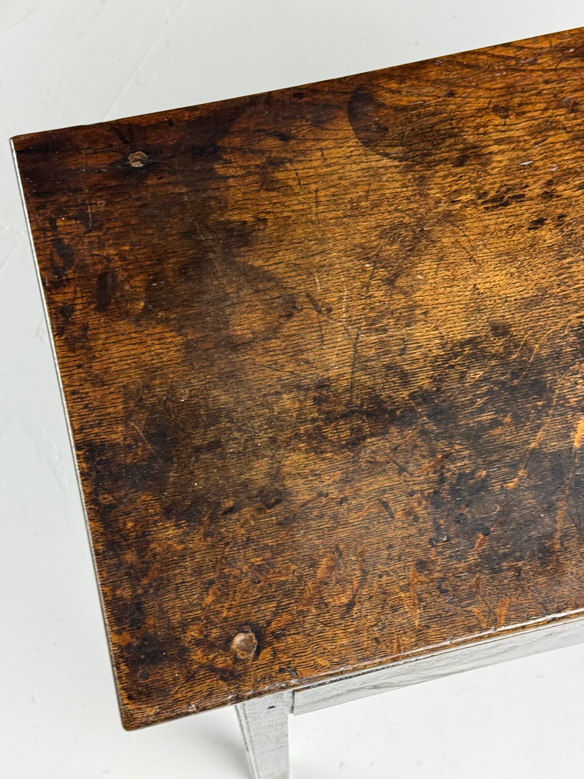 Table anglaise du XVIIe siècle
