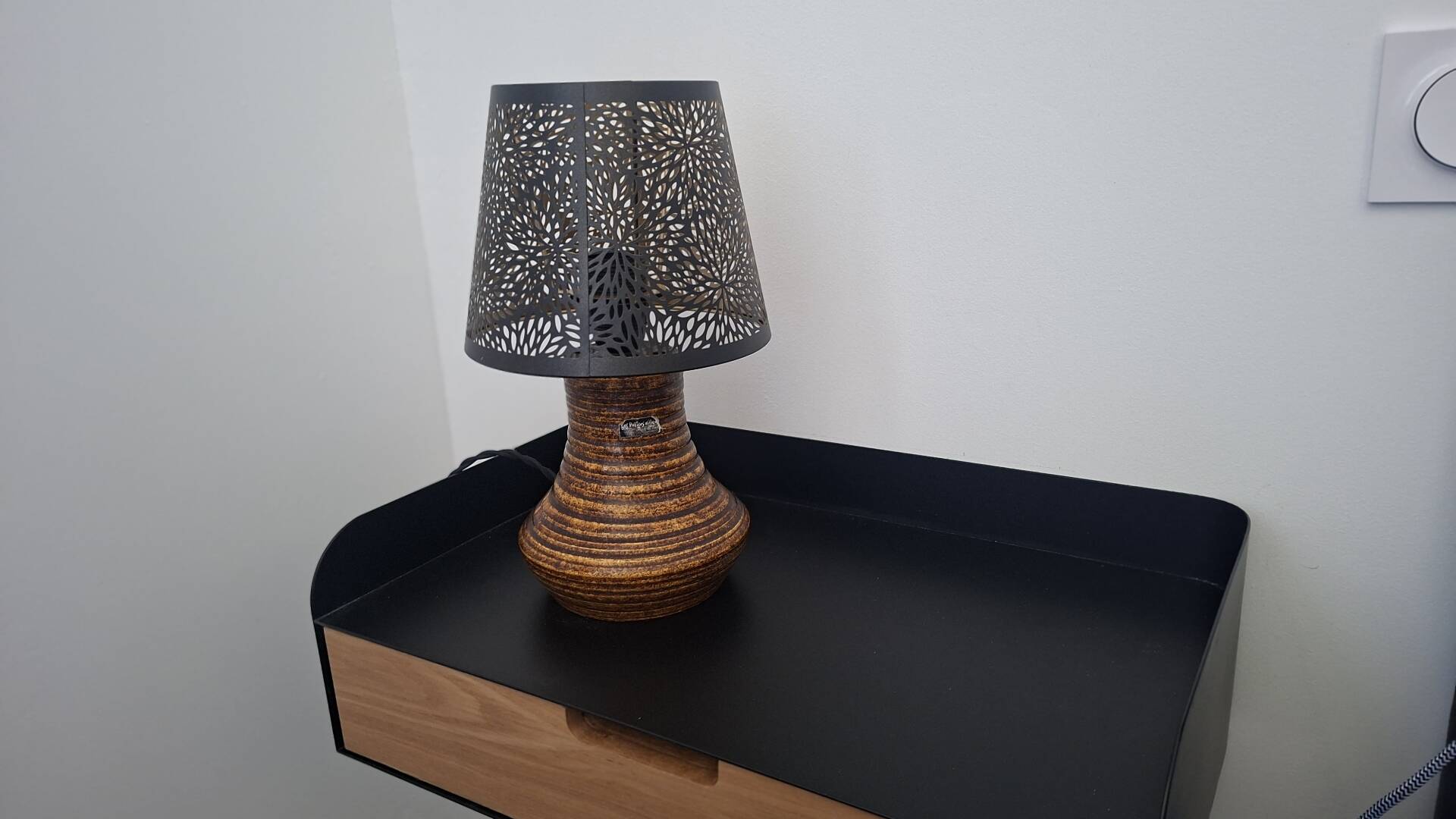 Accolay lamp with shade