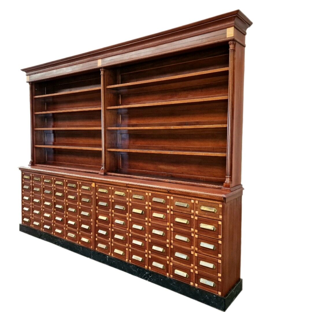 Grande armoire d’apothicaire Art Déco en acajou, 1909