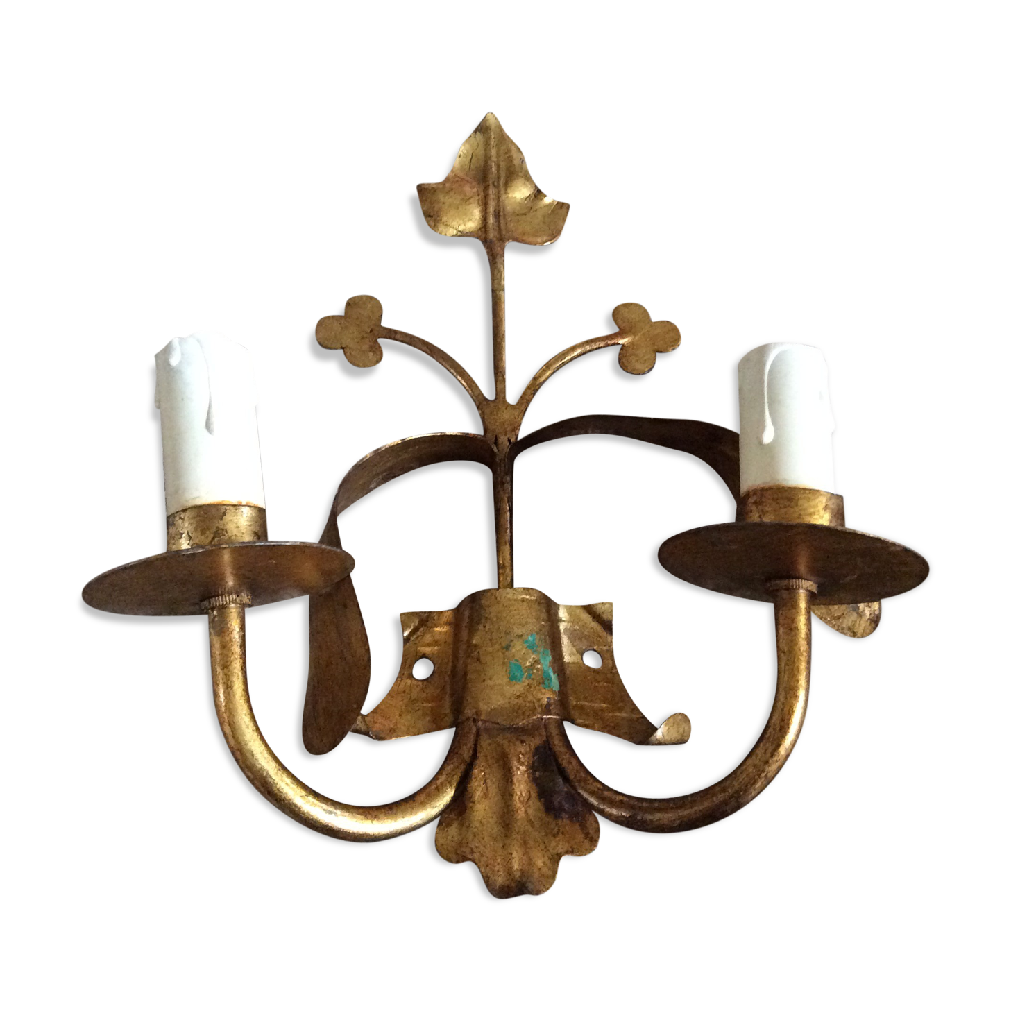 Wall lamp in gold metal