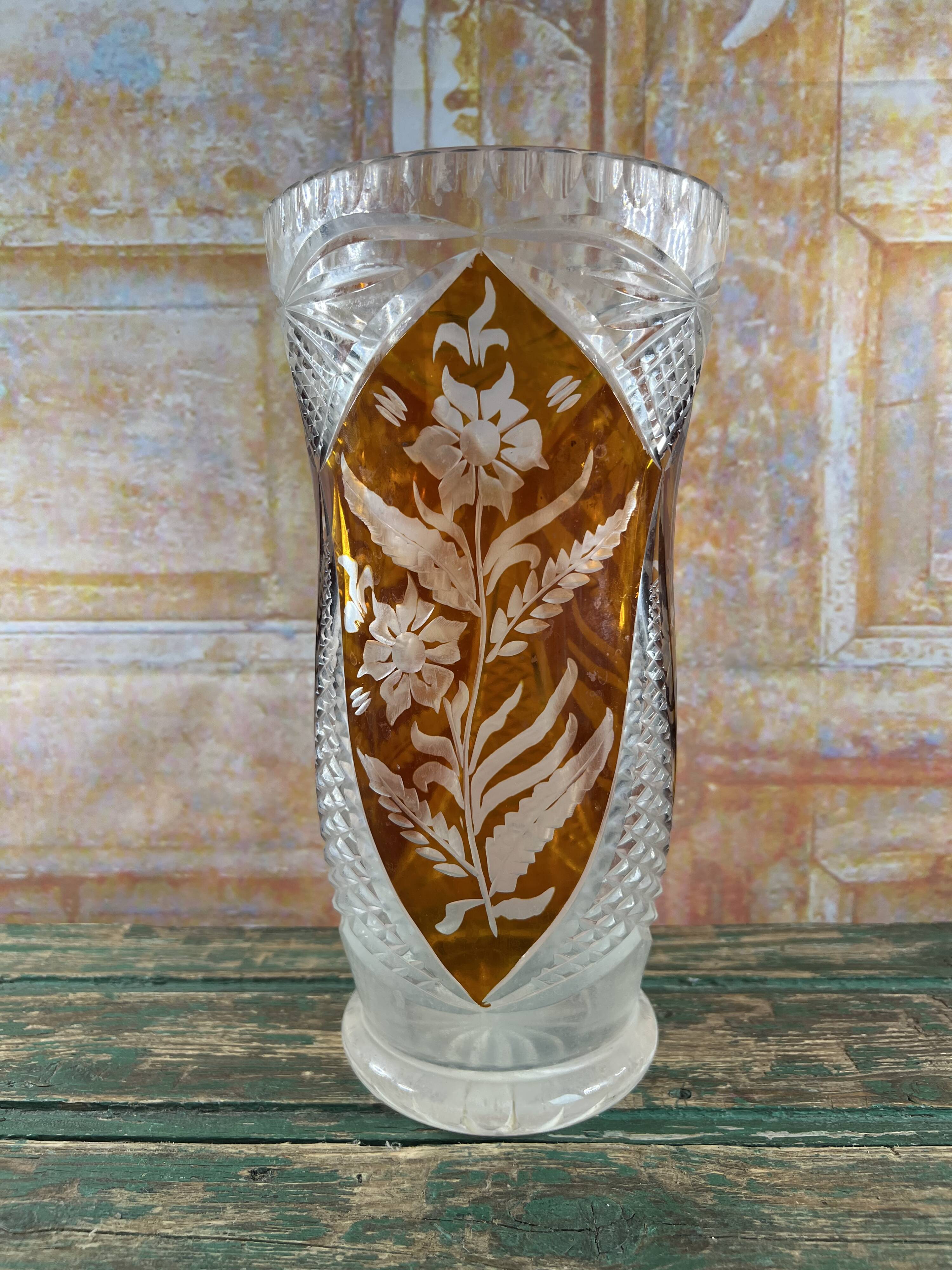 Large amber crystal vase – Engraved floral decoration – 29 cm