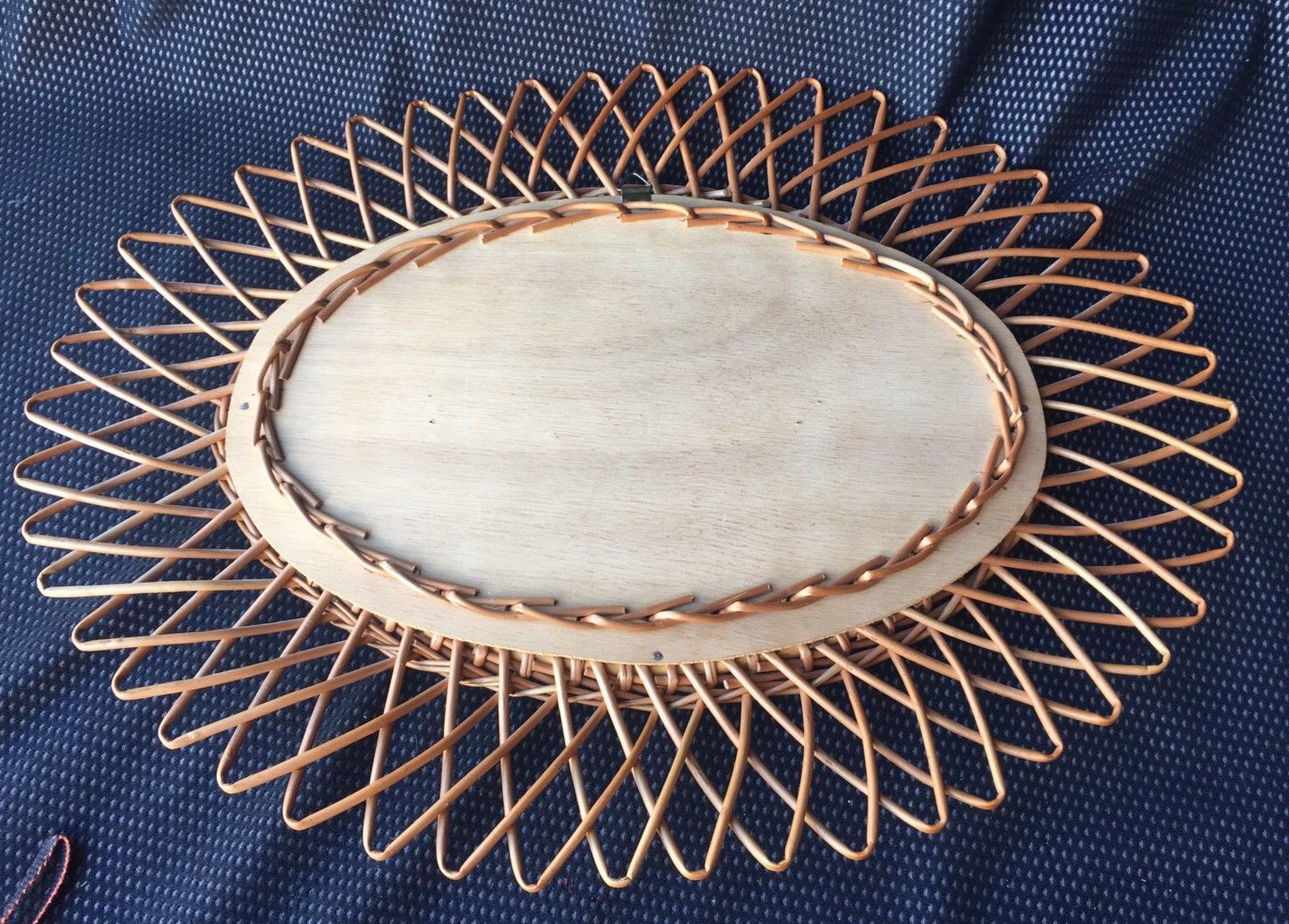 Miroir en rotin vintage époque 1960/70  50 x 37 cm
