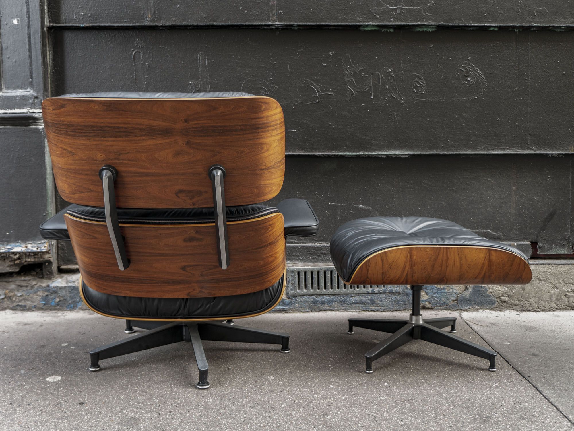 Armchair and ottoman by Charles et Ray Eames, Herman Miller edition, 1970