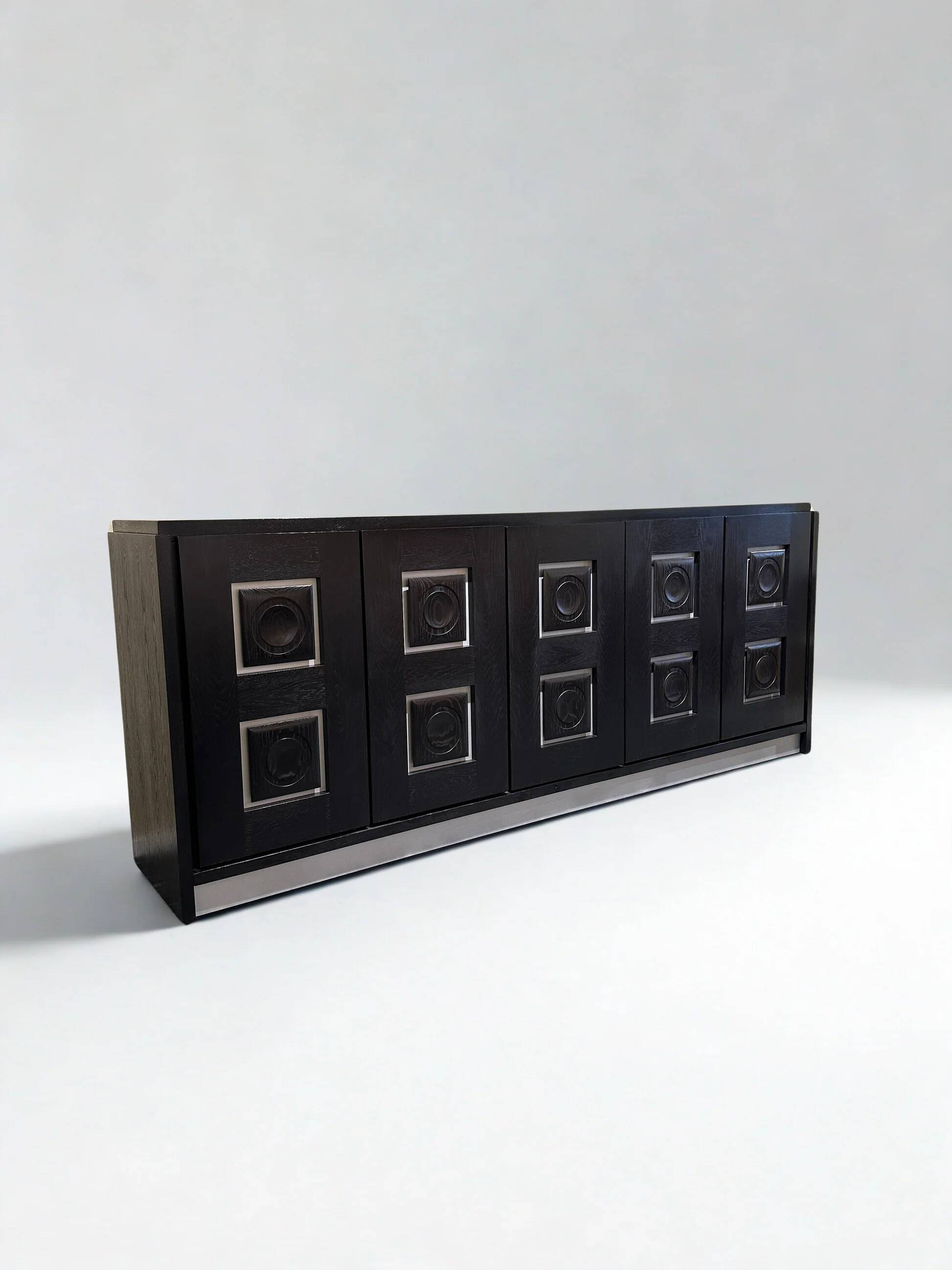 Buffet noir brutaliste belge
