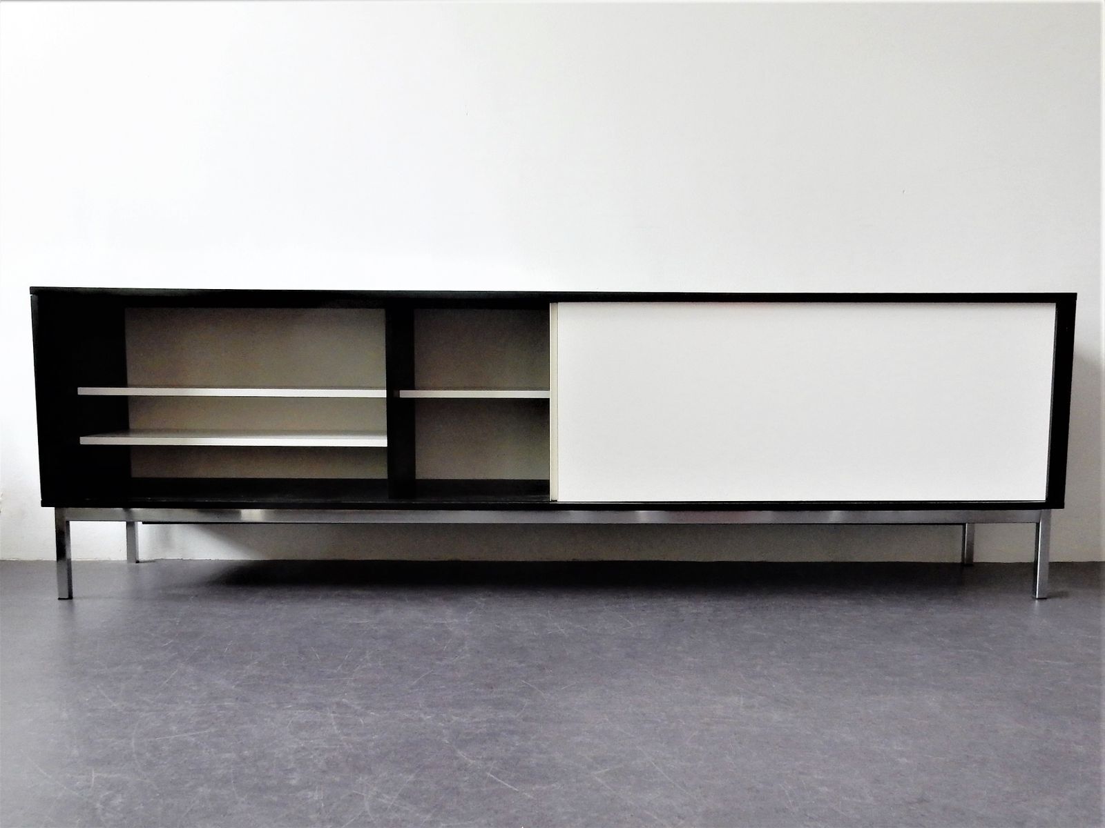 Black and white KW85 enfilade by Martin Visser for 't Spectrum 1960s