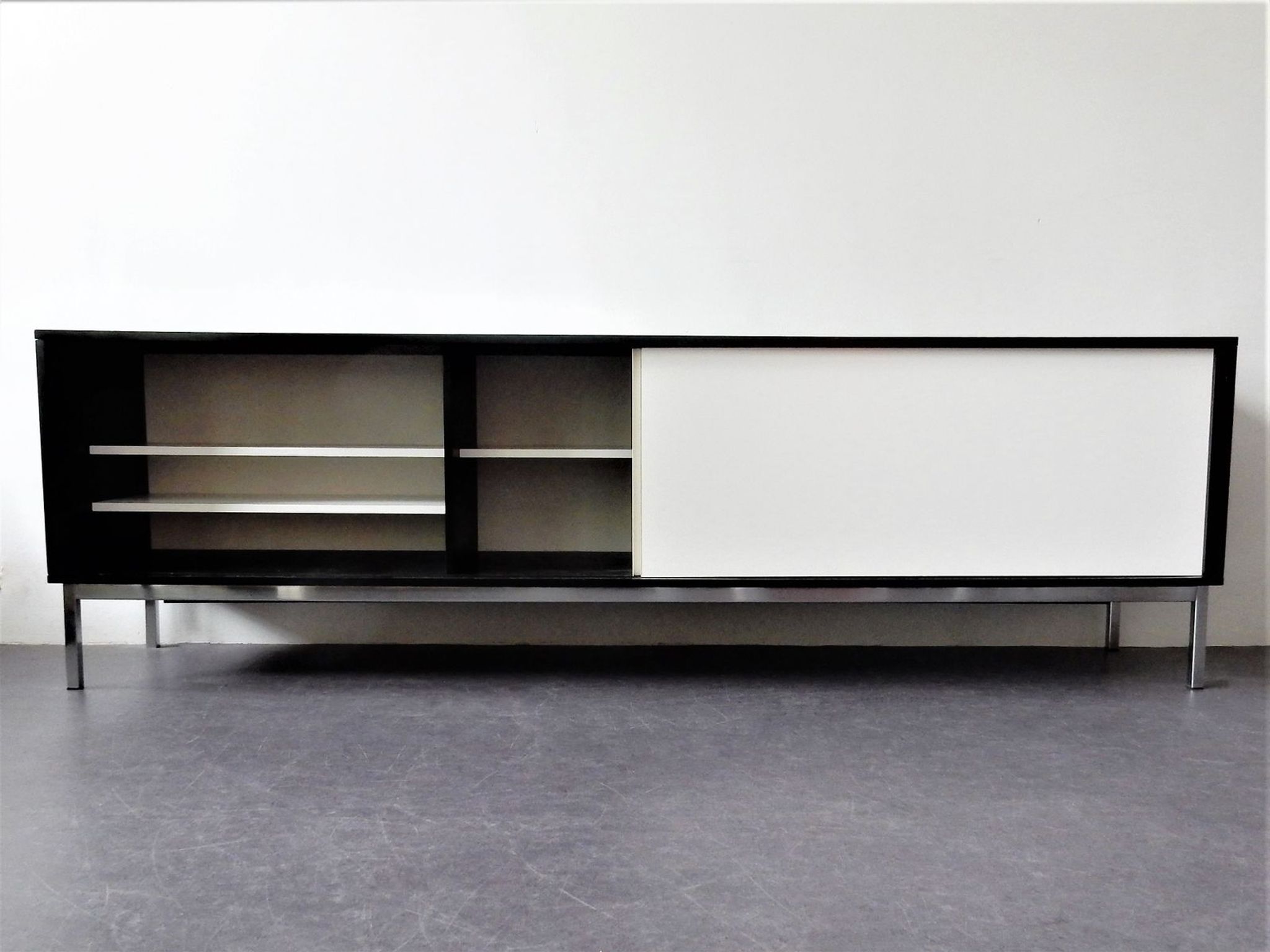 Black and white KW85 enfilade by Martin Visser for 't Spectrum 1960s
