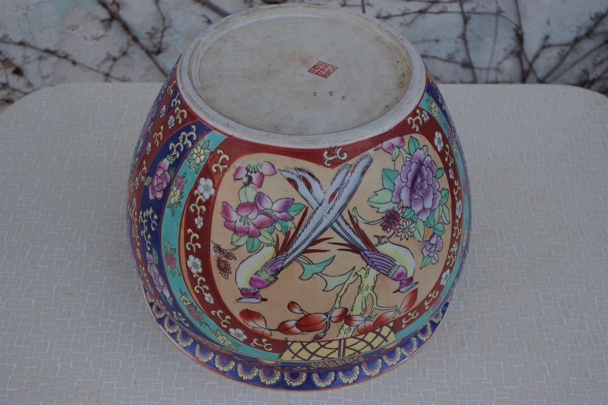 Hand-painted Chinese vase with gilded decorations, 1950