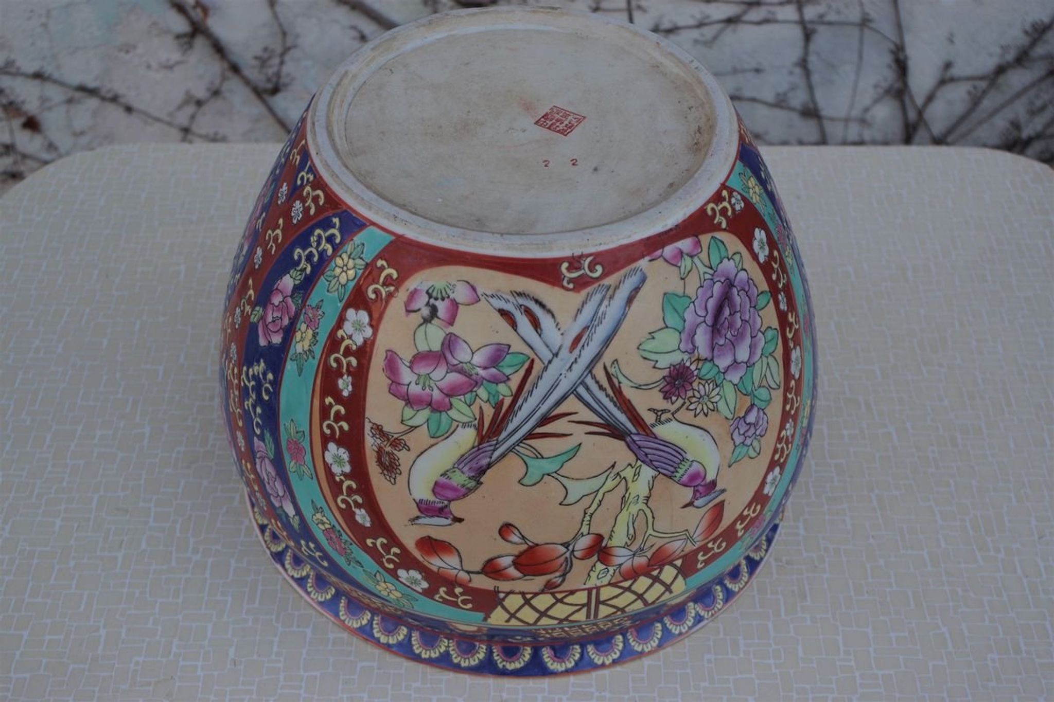 Hand-painted Chinese vase with gilded decorations, 1950