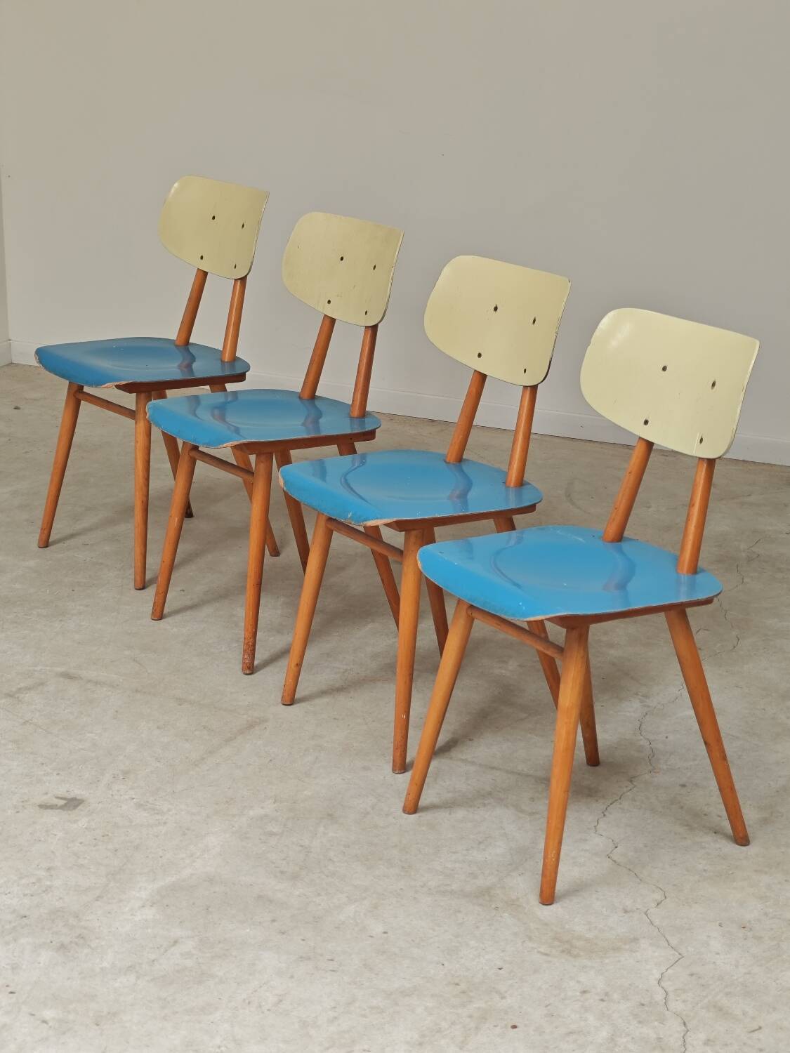 Set of 4 wooden chairs TON Bystrice Thonet blue