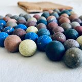 70 billes en argile et sac en toile de jute