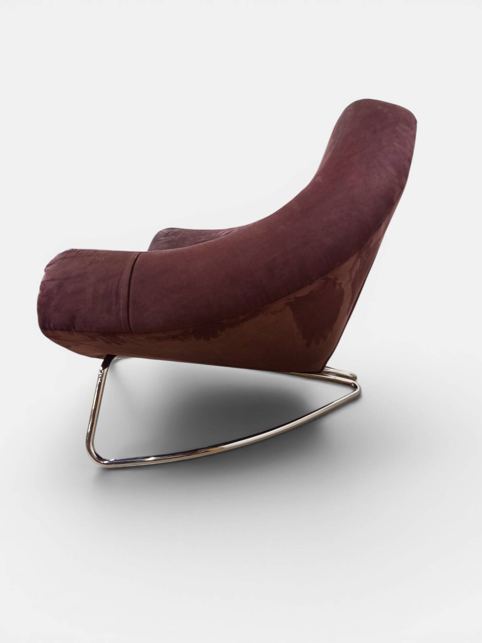 Fauteuil triangulaire "Chili" par Paul Falkenberg – Alcantara Chocolat