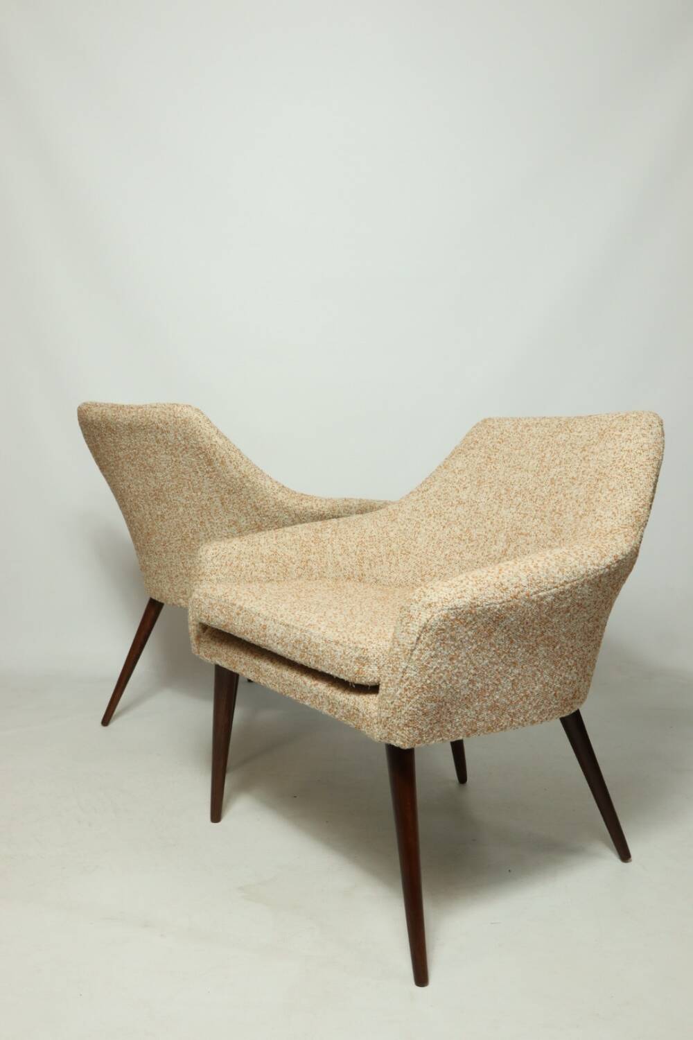 Modern fauteuil en bois orange polka dot bouclé tissus 1960 cocktail fauteuil de salon