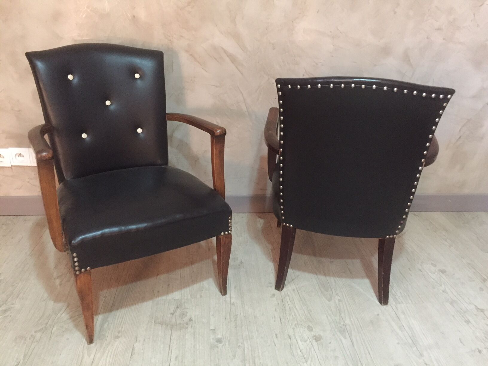 Paire de fauteuils en skai noir 1940