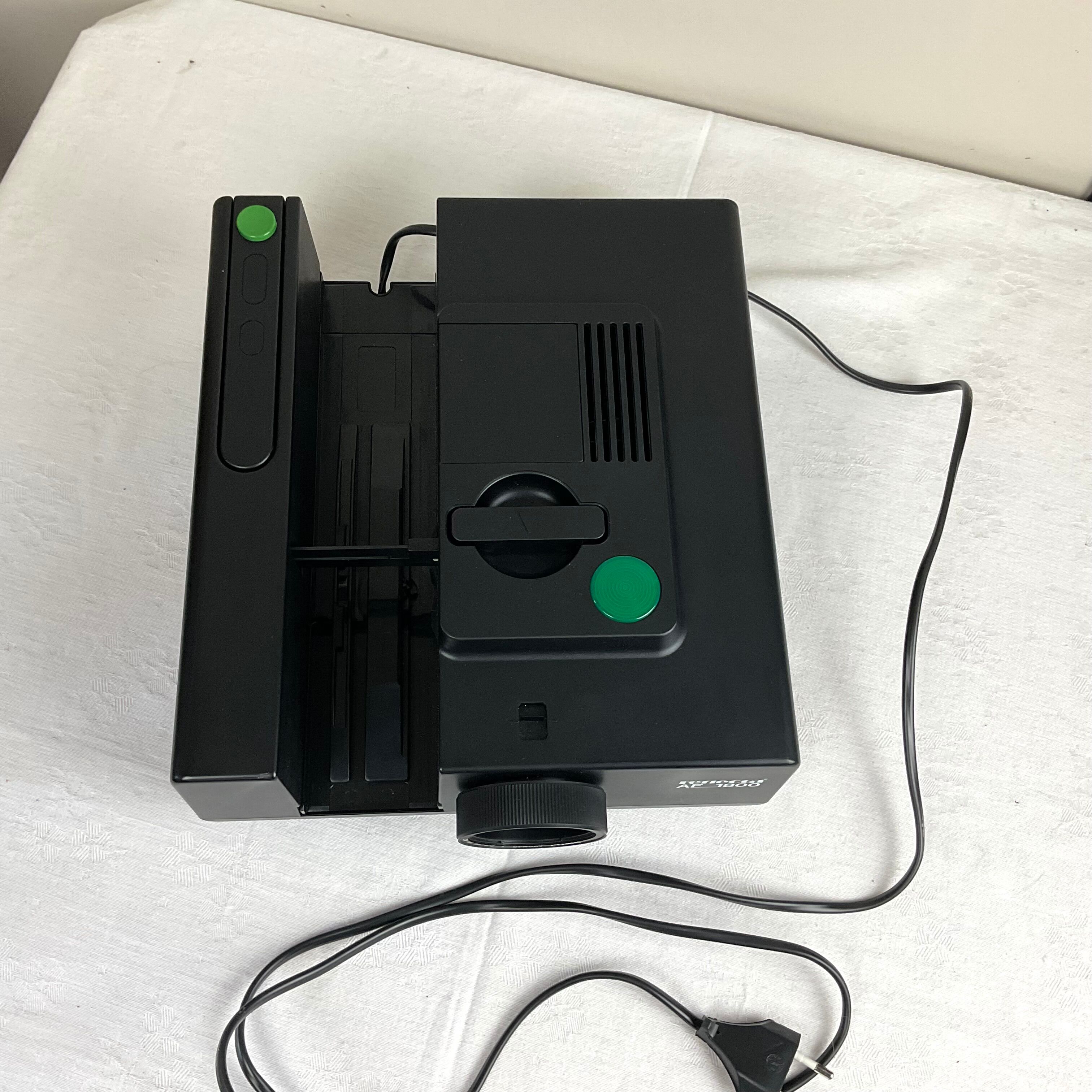 Reflecta AF 1800 slide projector + slide lockers