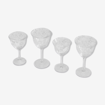 4 verres à vin art déco, motif floral ciselé, verre et cristal