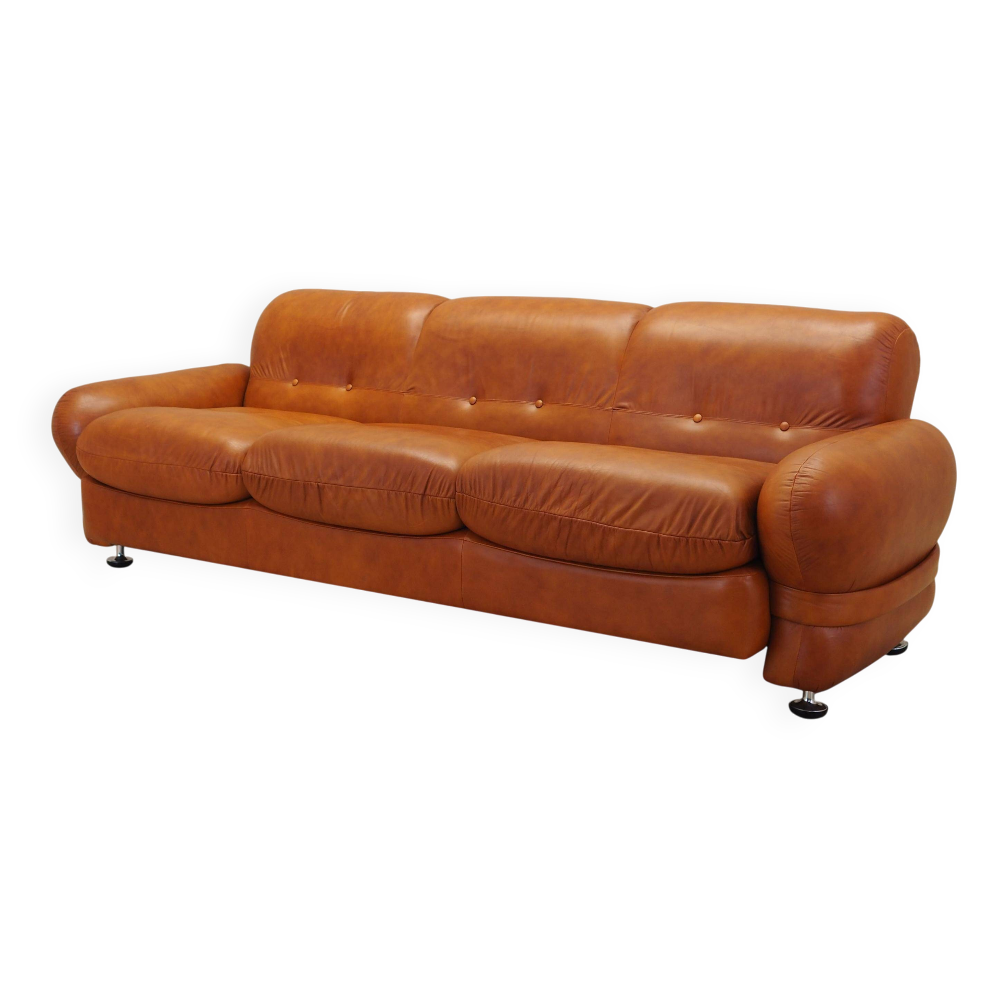 Red leather sofa, Italian design, 1970s, production: Italy