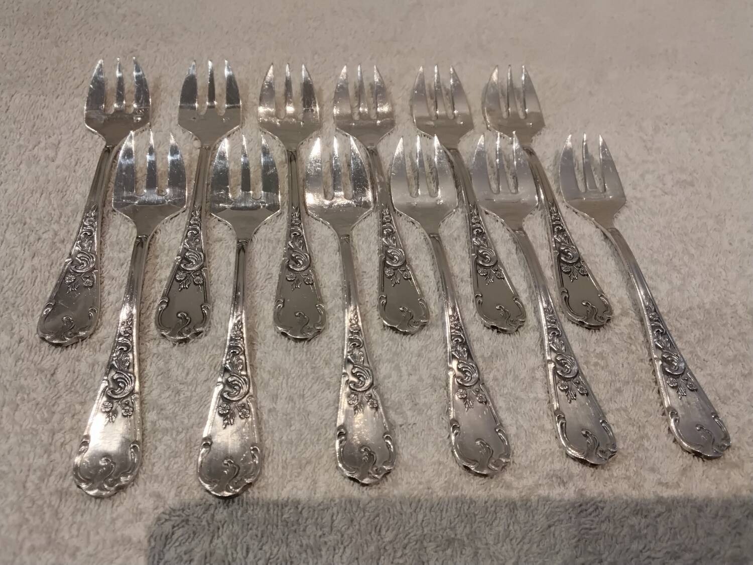 12 silver-plated oyster forks by silversmith Francois Frionnet, Floria
