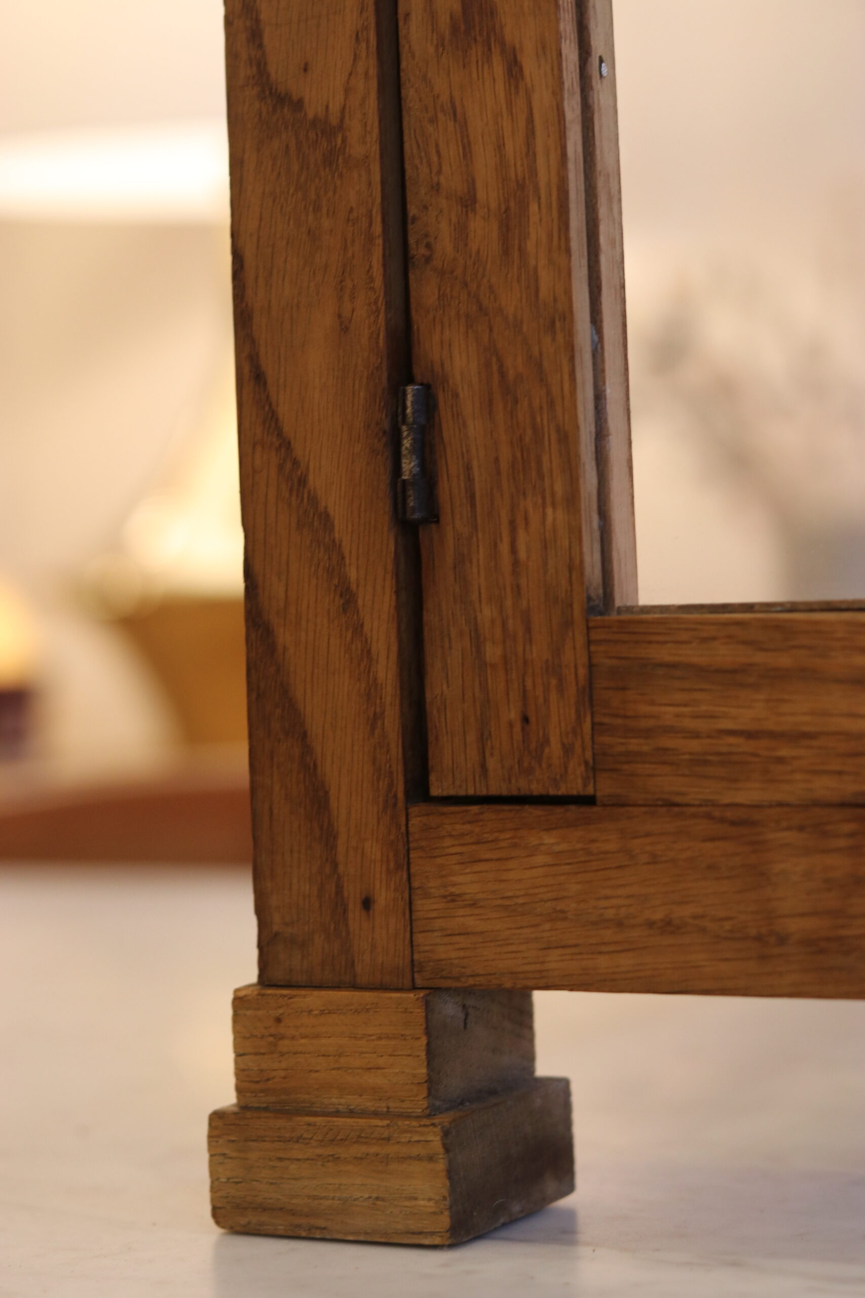 Art Deco table display cabinet in oak, fully glazed with a glass shelf.