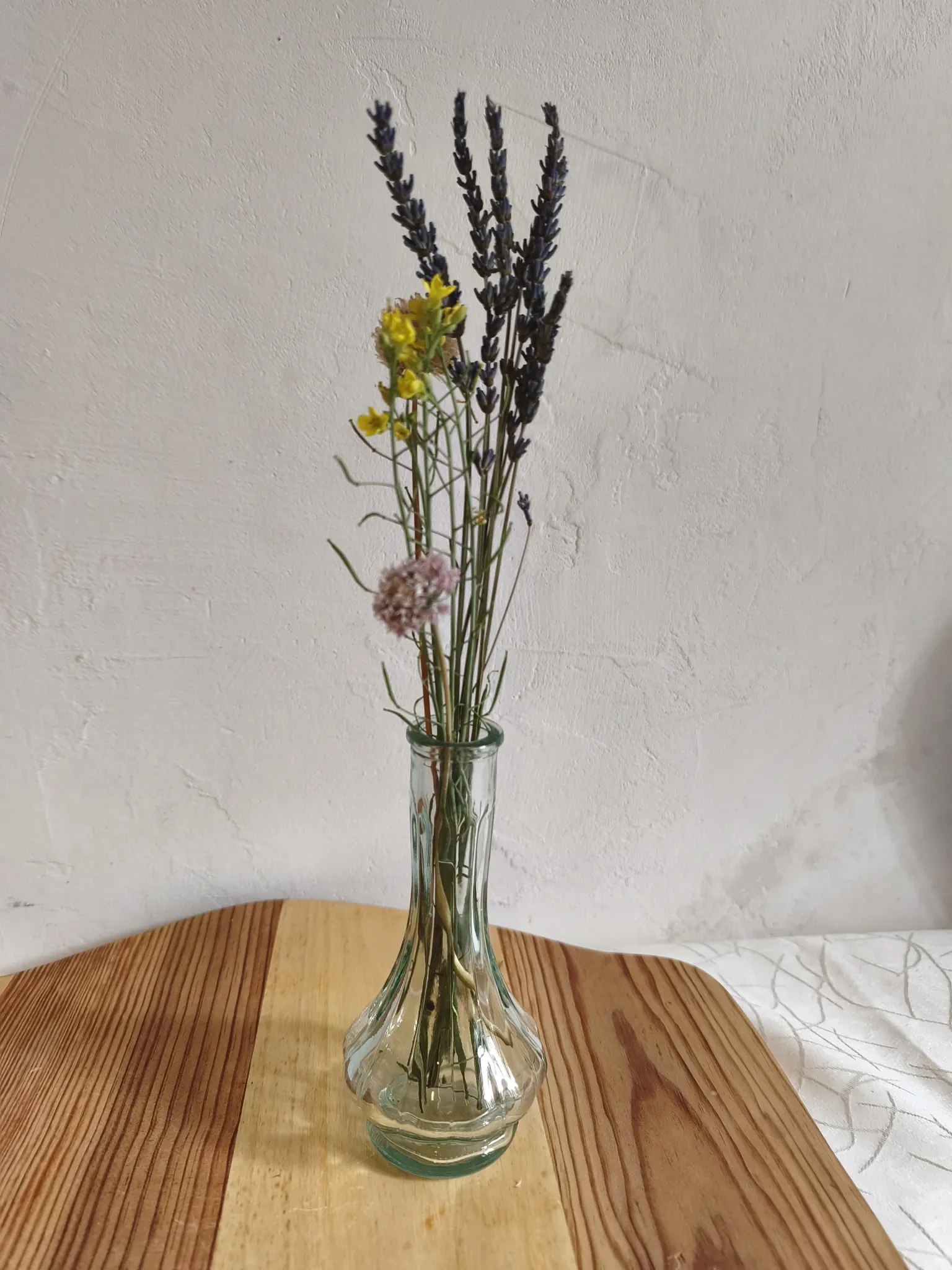 Small ribbed glass soliflore vase in vintage style