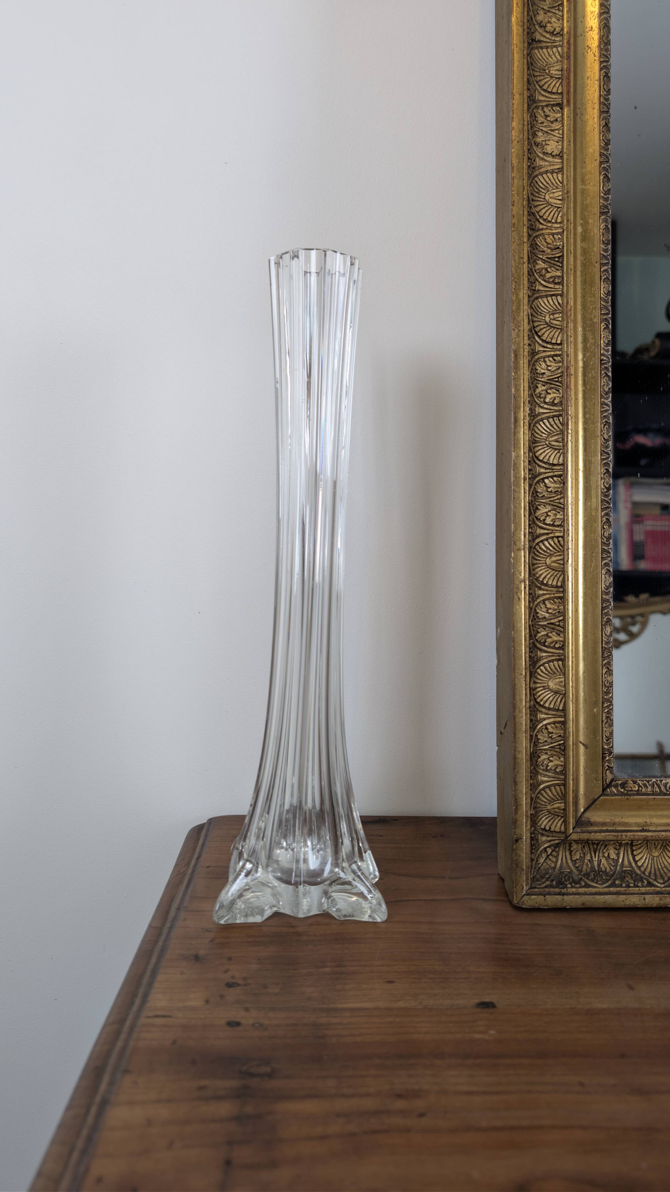 Large vintage ribbed glass soliflore – Elegant mid-20th century design
