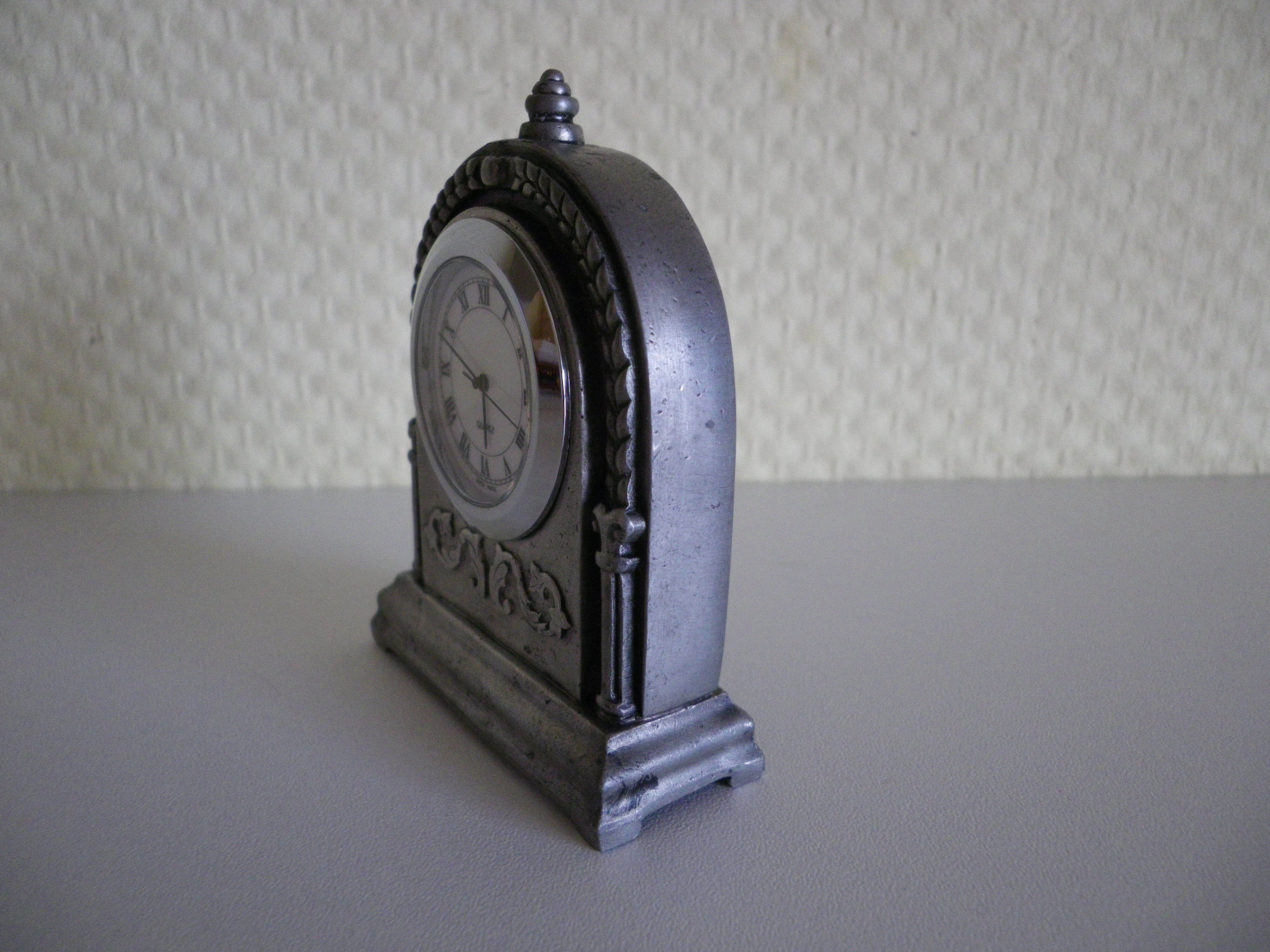 Tin miniature hanging - E.S. Swiss Part