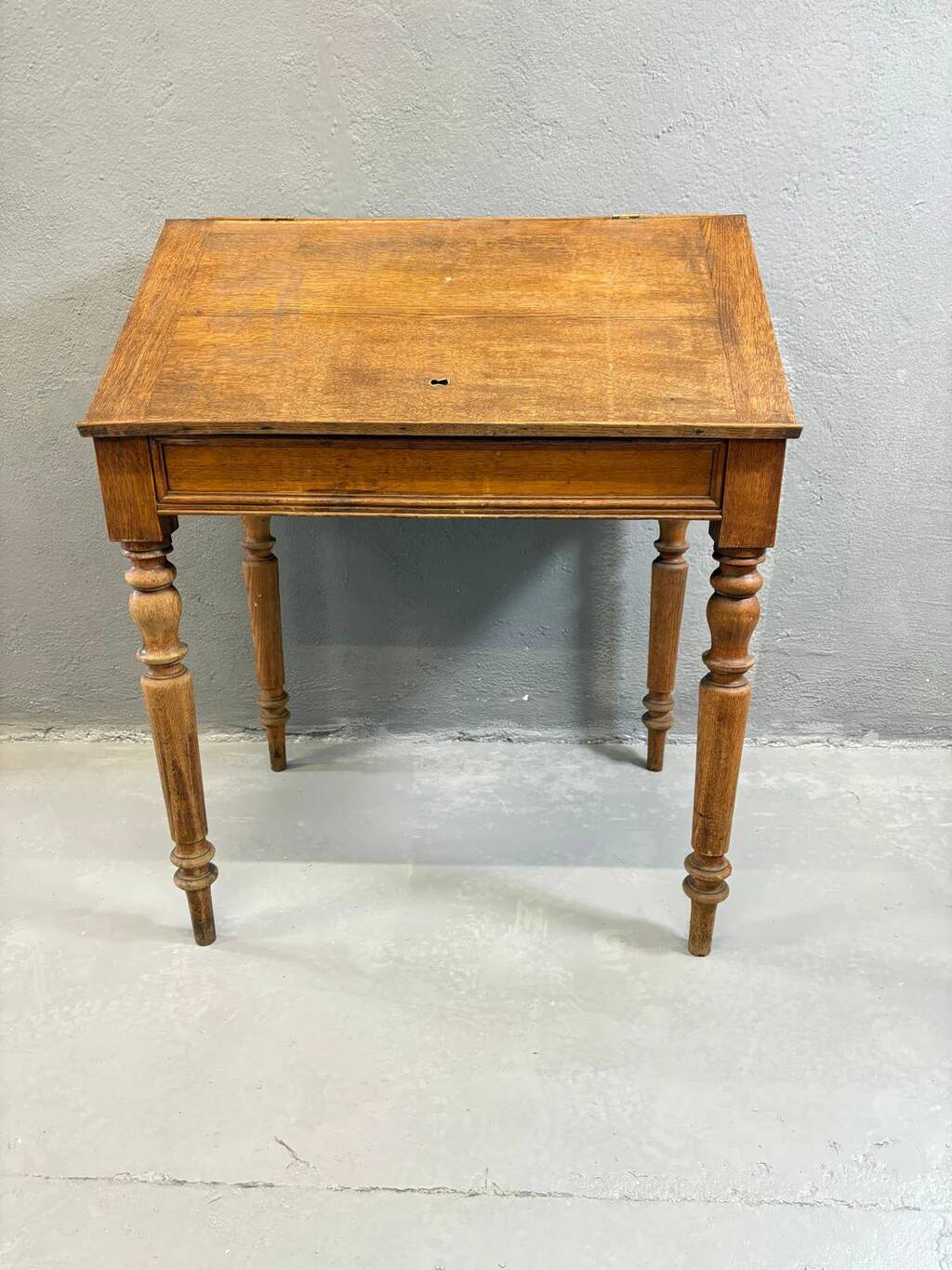 Vintage wooden writing desk with drawer, turned legs, classic style.