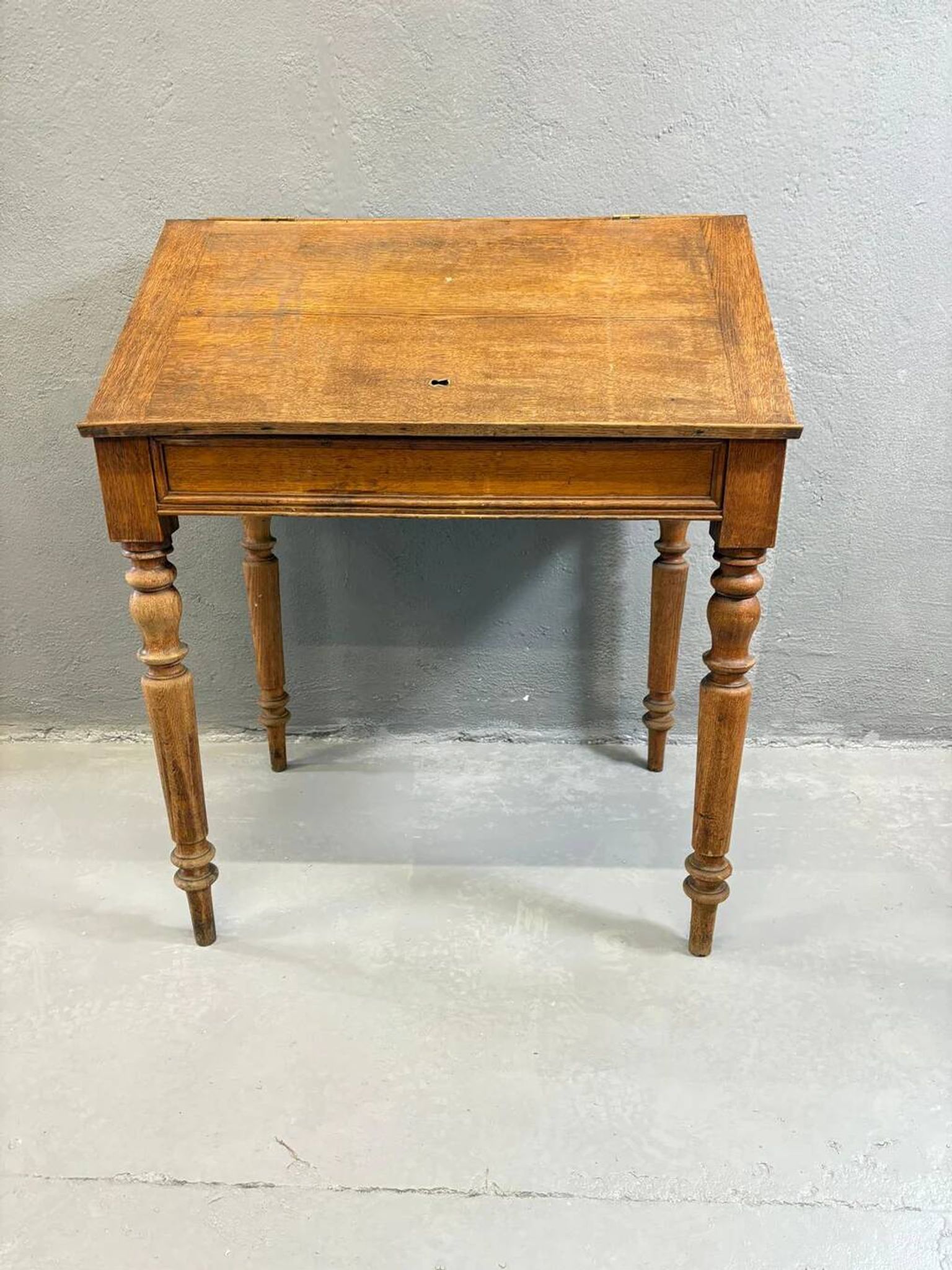 Vintage wooden writing desk with drawer, turned legs, classic style.