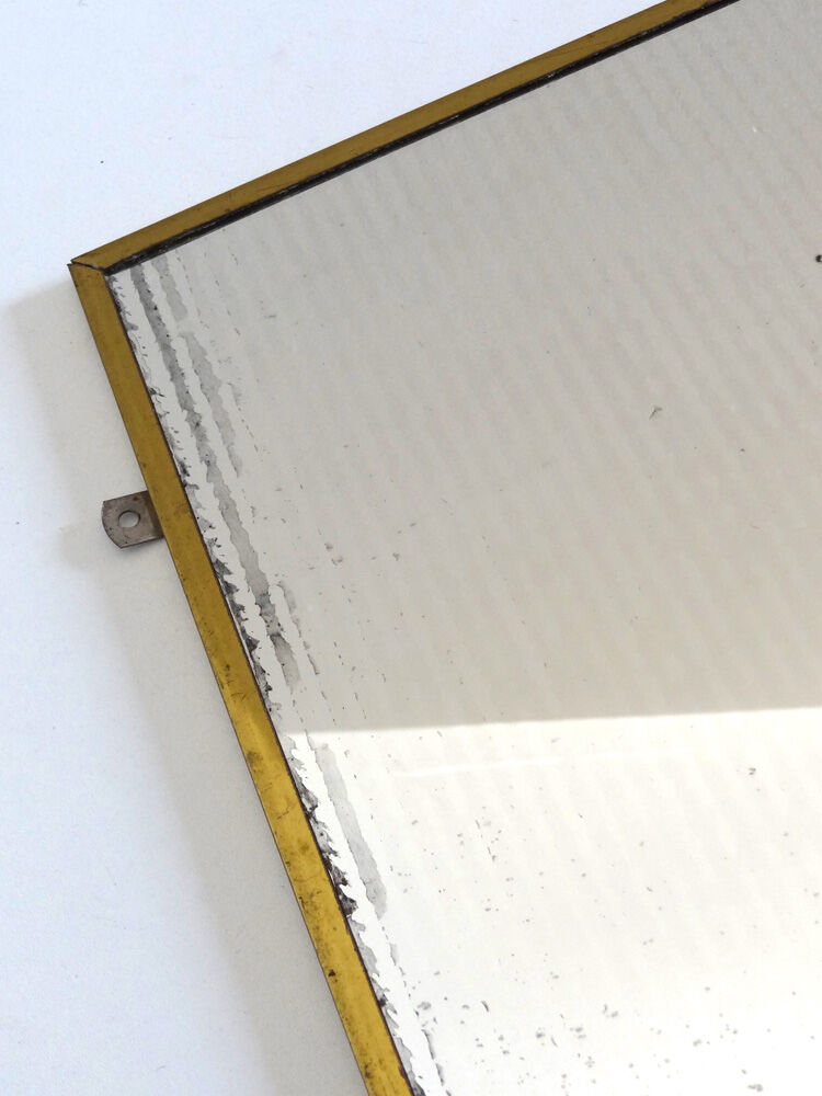 Miroir en métal doré 36 x 34 cm