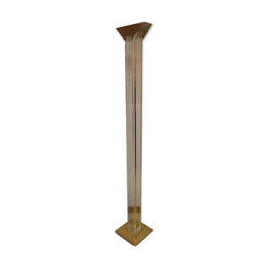 Lampadaire en plexiglas