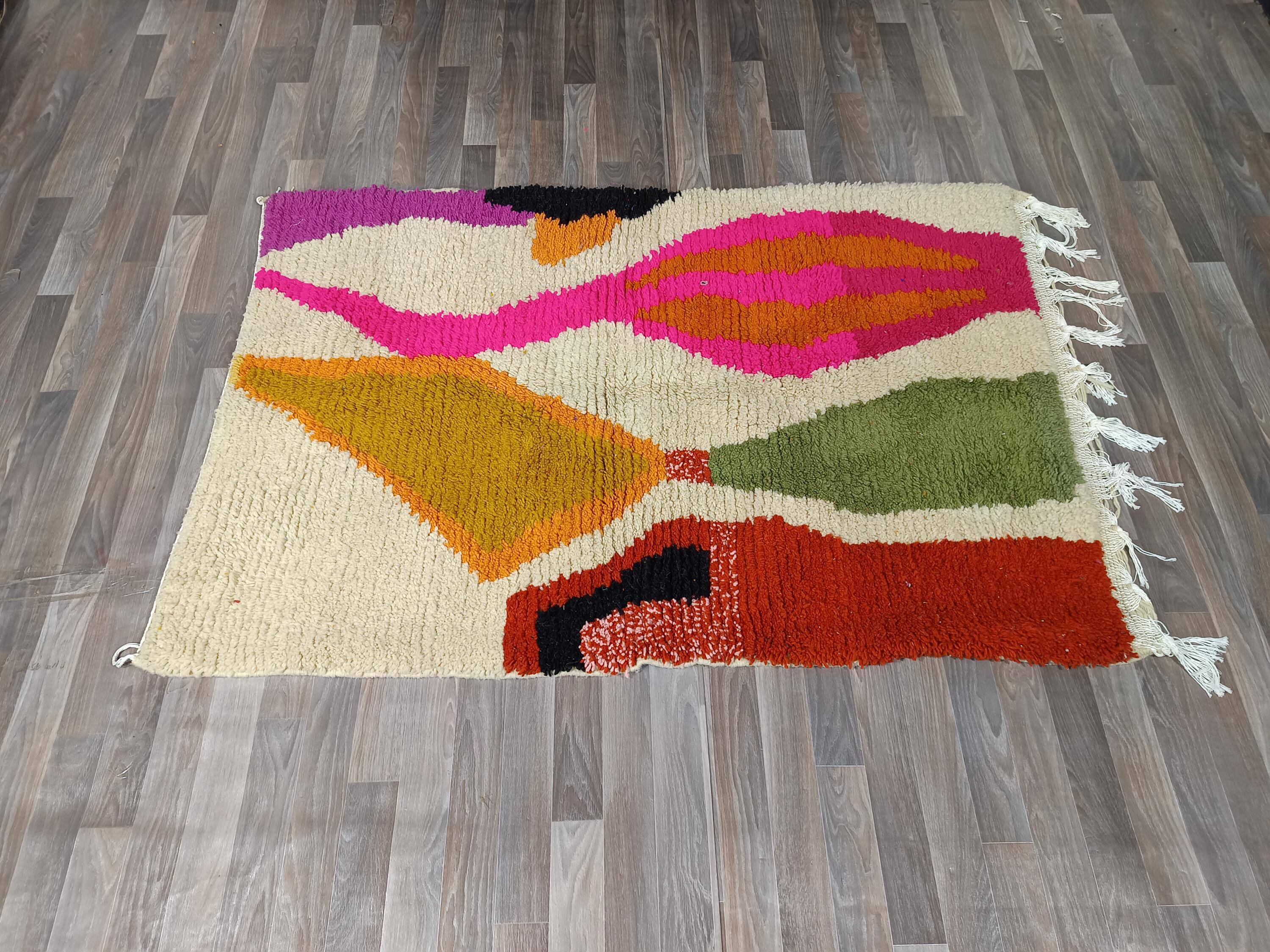 Traditional Moroccan Berber rug 3 x 2 m