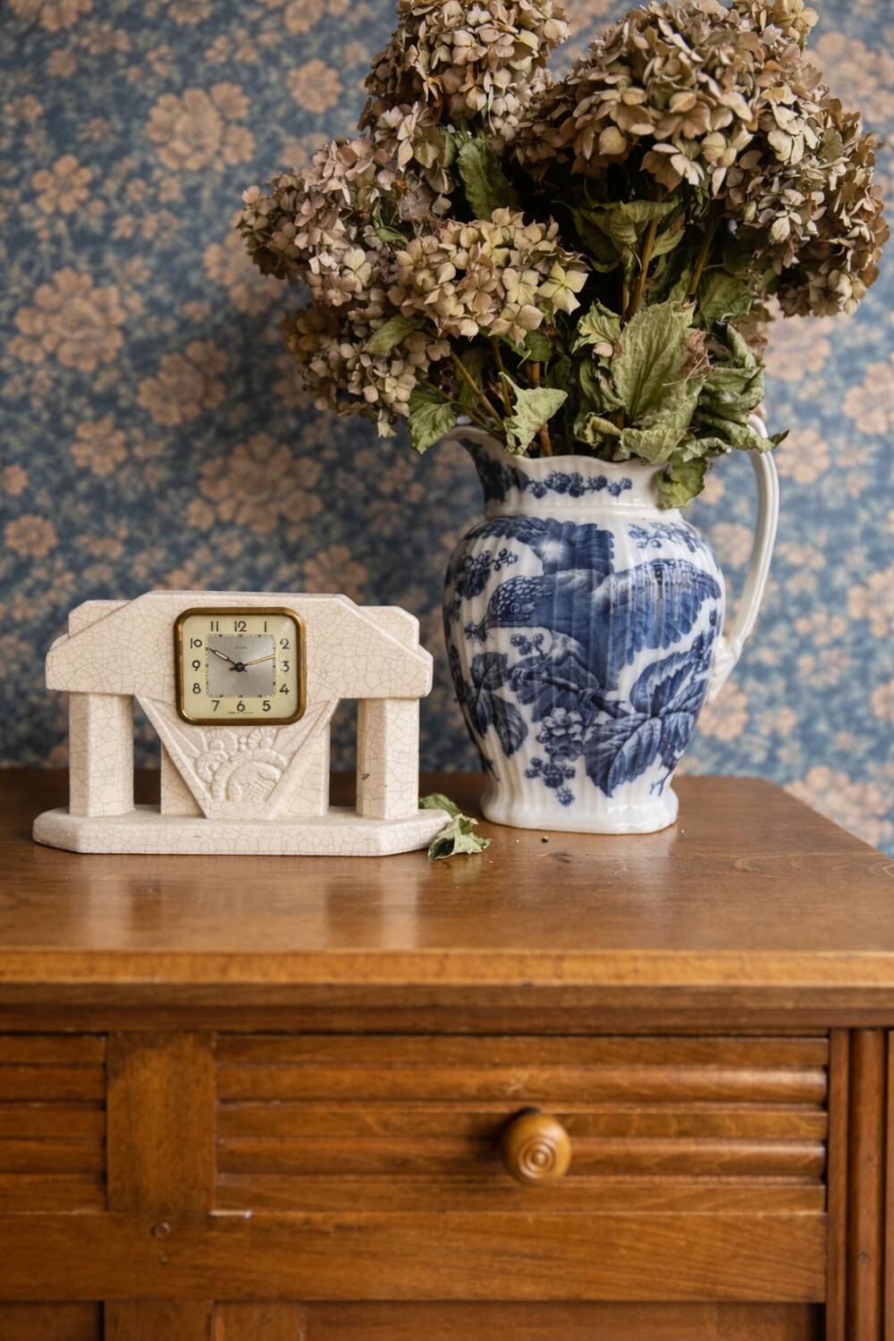 Grand Parisian buffet with 3 doors – solid oak – An elegant and sturdy rarity