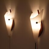 Paire d'appliques vintage scandinave en teck et acrylique 1970
